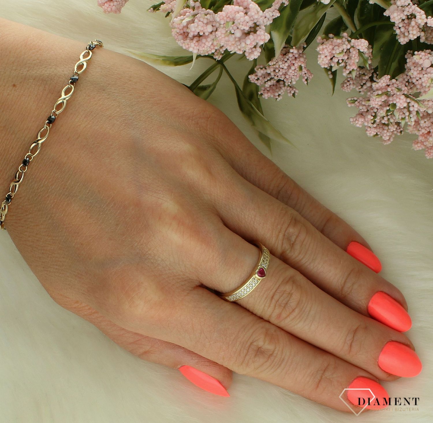 Złoty pierścionek damski 375 z czerwonym sercem PI 6617A 375. Złoty pierścionek damski. Złoty pierścionek na prezent. Pierścionek złoty z cyrkoniami. Złoty pierścionek próby 375. Złoty pierścionek.  (1).jpg